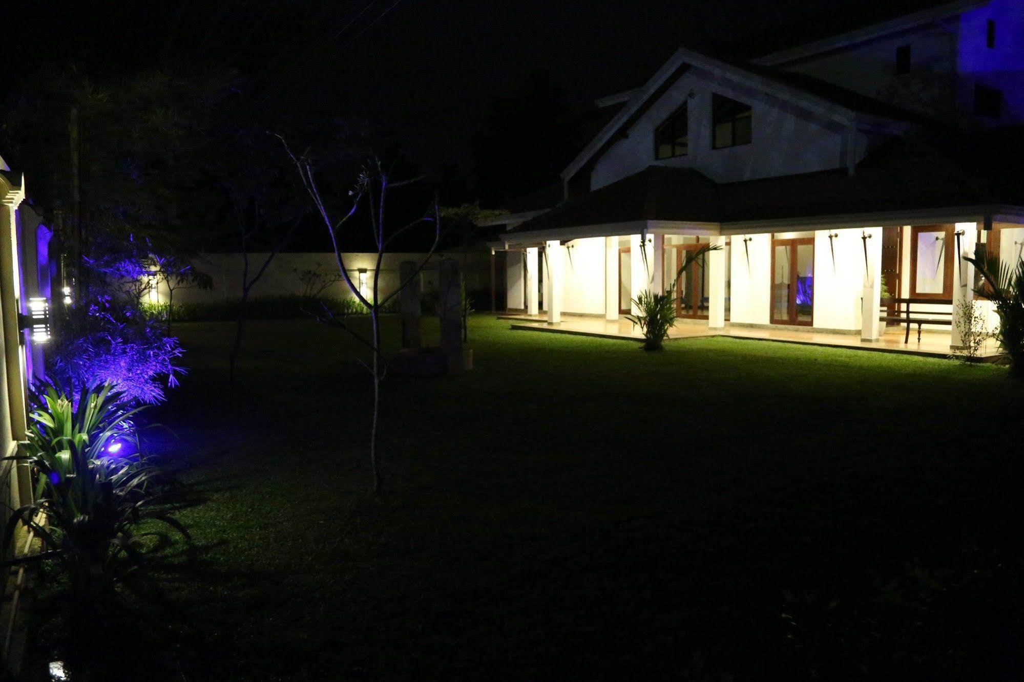 Tranquil Negombo Boutique Hotel Exterior photo